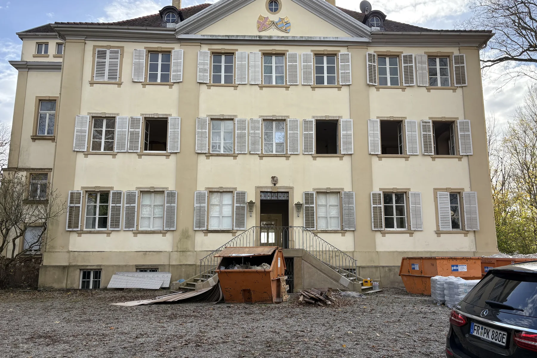 Schloss Hugstetten vor Beginn der Sanierung
